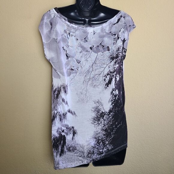 Deletta Beach Graphic Tee  - Picture 6 of 8